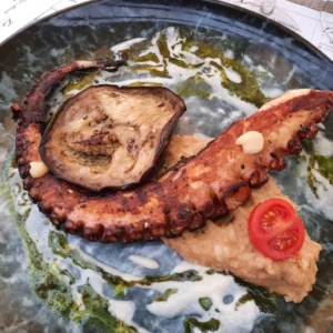 Où manger Arcachon et Bassin. Plat au restaurant l'escalumade Port de Larros à Gujan Mestras