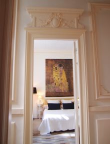 Gästhus 5 minuter från den bästa kollektivtrafiken för att utforska Bordeaux Bordeaux. Magnifique chambre d'hôtes Bordeaux centre : Le Baiser – Une évasion romantique au cœur de Bordeaux Découvrez Le Baiser, une chambre d'hôtes de charme située dans notre maison d'hôtes à Bordeaux centre ville.